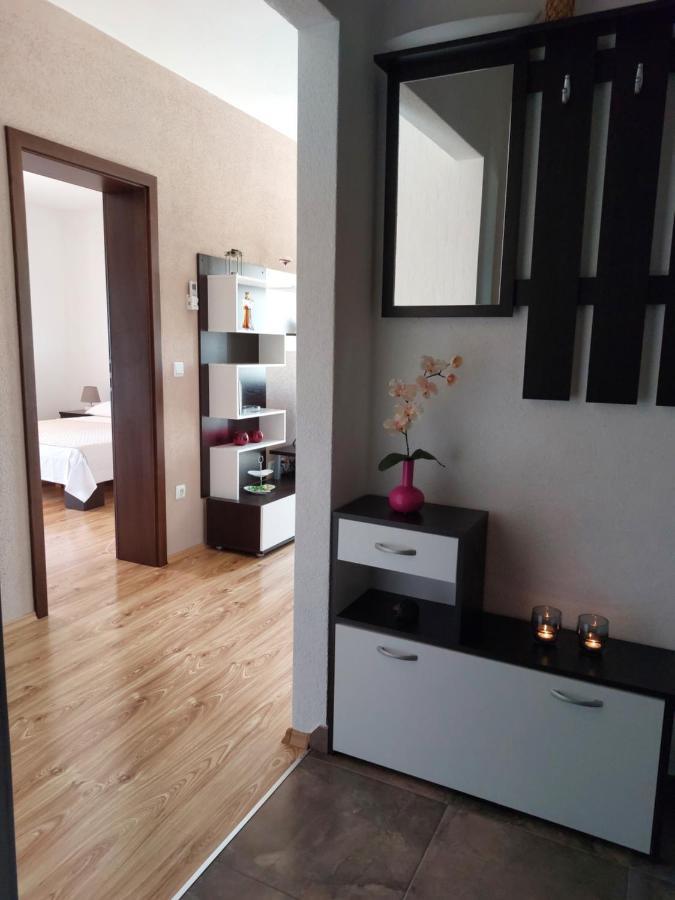 Apartment Zunabovic Трогир Екстериор снимка