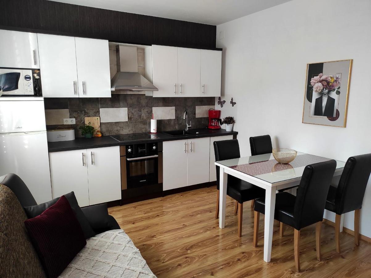 Apartment Zunabovic Трогир Екстериор снимка