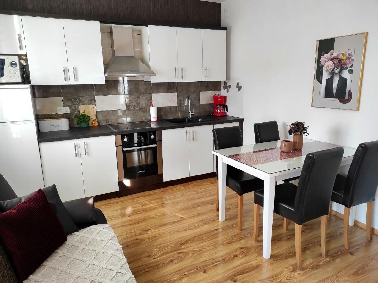 Apartment Zunabovic Трогир Екстериор снимка